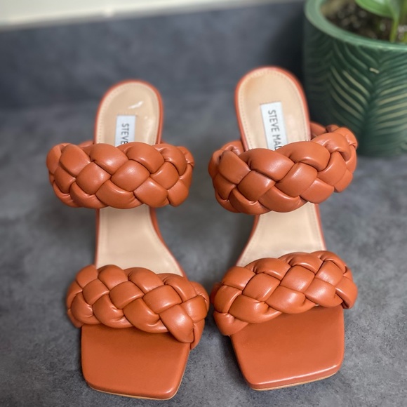 Women heels - Picture 2 of 3